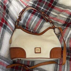 Dooney & Bourke White and Tan Pebble Leather Hobo Purse 🤎🤍